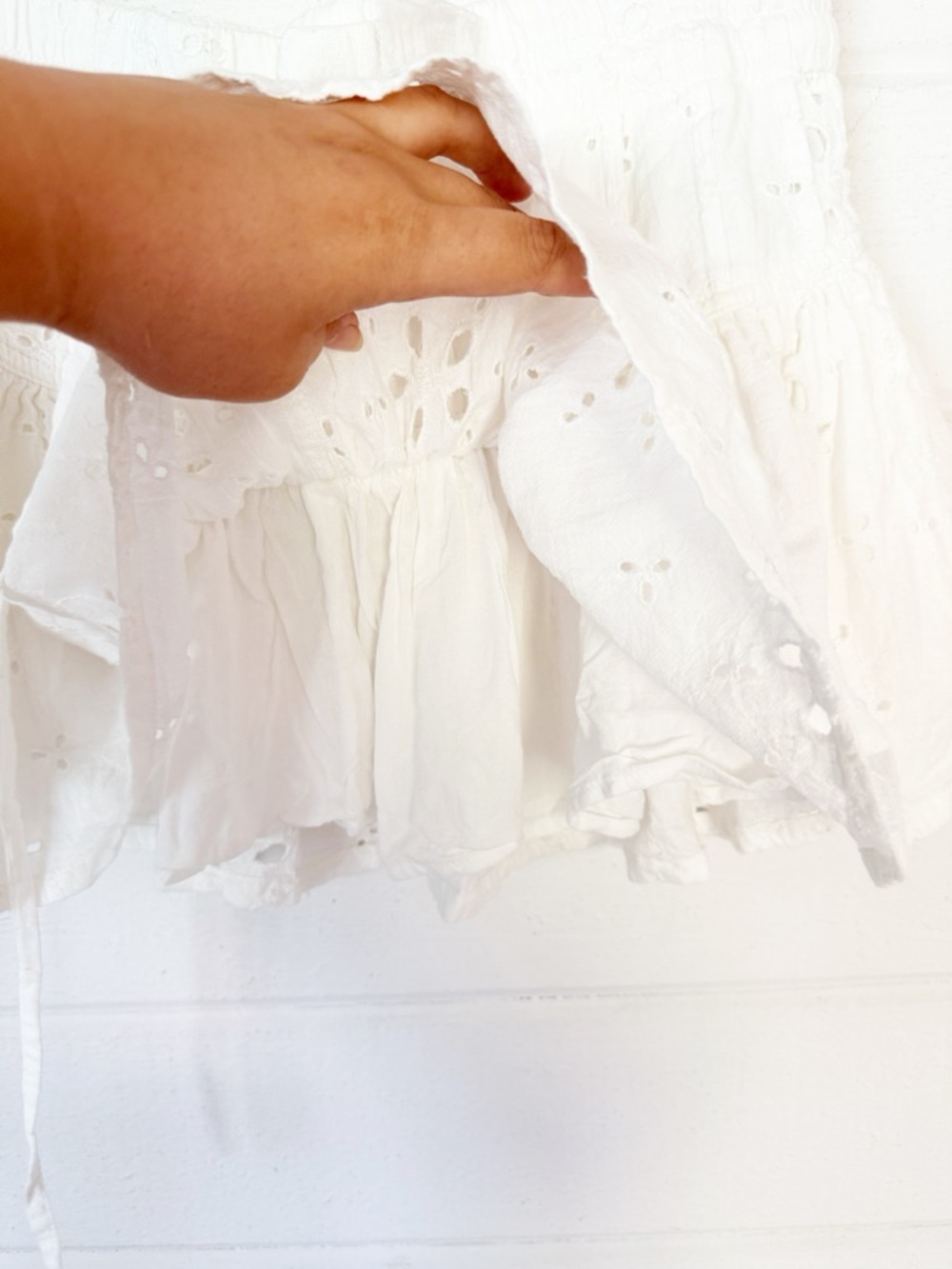Free People White Eyelet Embroidered Tiered Mini Skirt Boho Festival Lined S/P - Picture 8 of 8